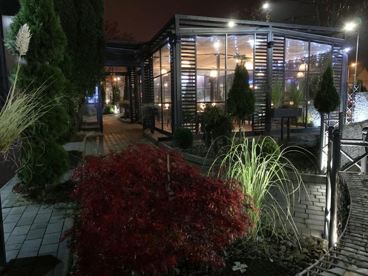 卡姆伦酒店 塔尔诺布热格 外观 照片